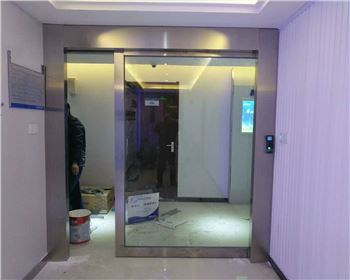 不銹鋼包邊自動(dòng)門安裝完畢，請(qǐng)大家欣賞